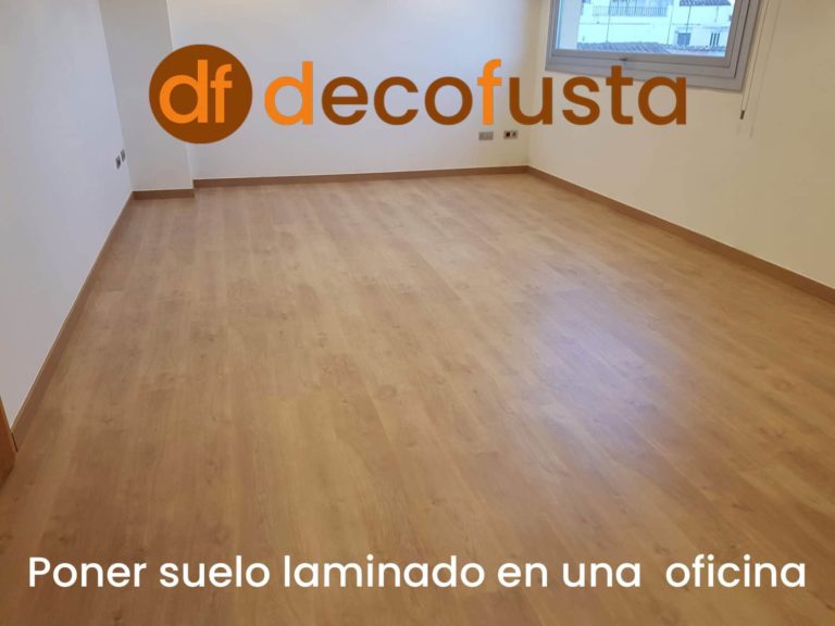 Poner suelo laminado en una  oficina