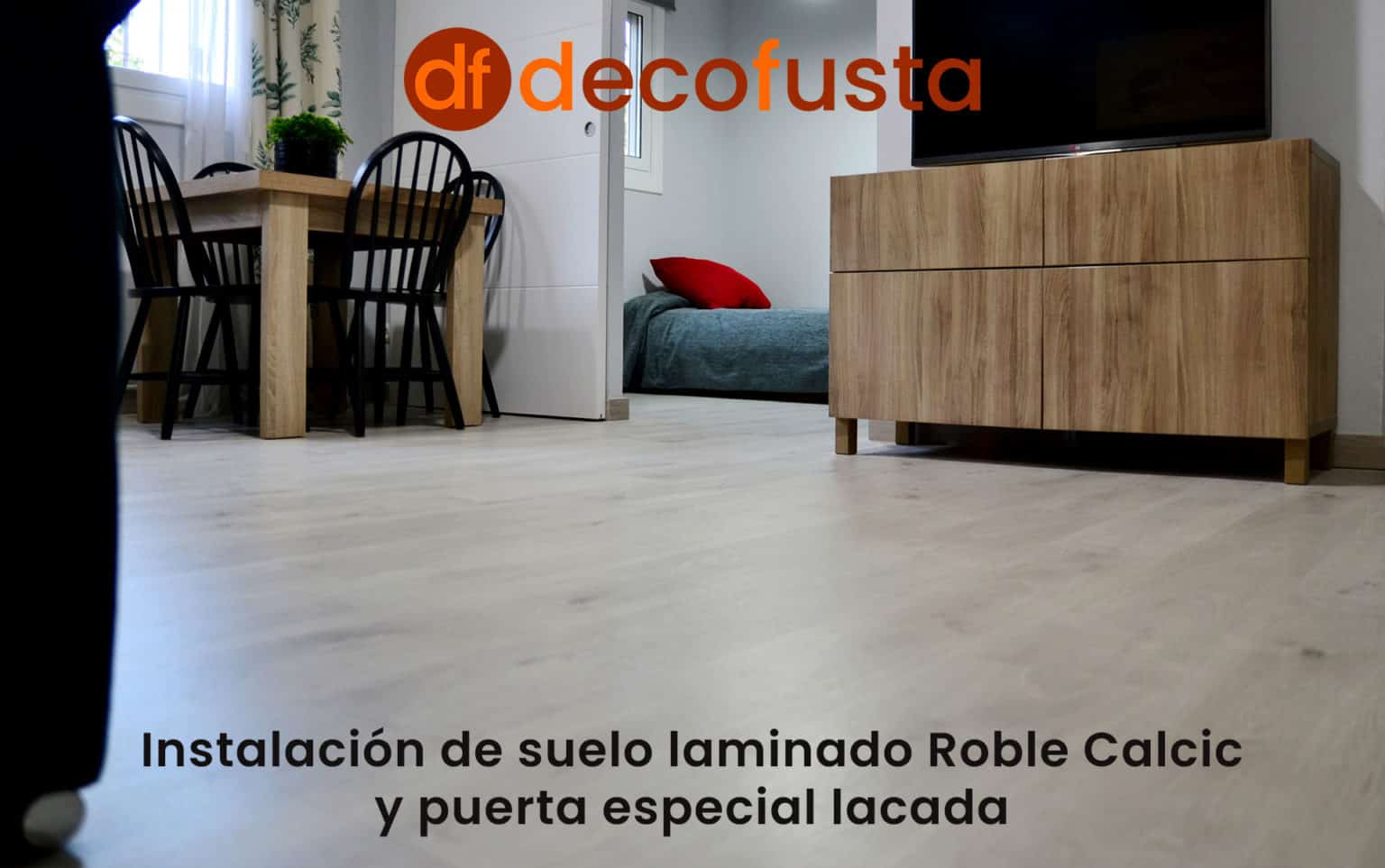 Instalación de suelo laminado Roble Calcic y puerta especial lacada