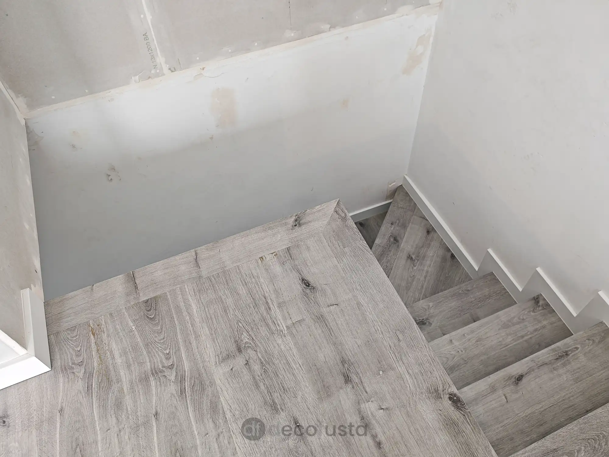 Escaleras con suelo laminado