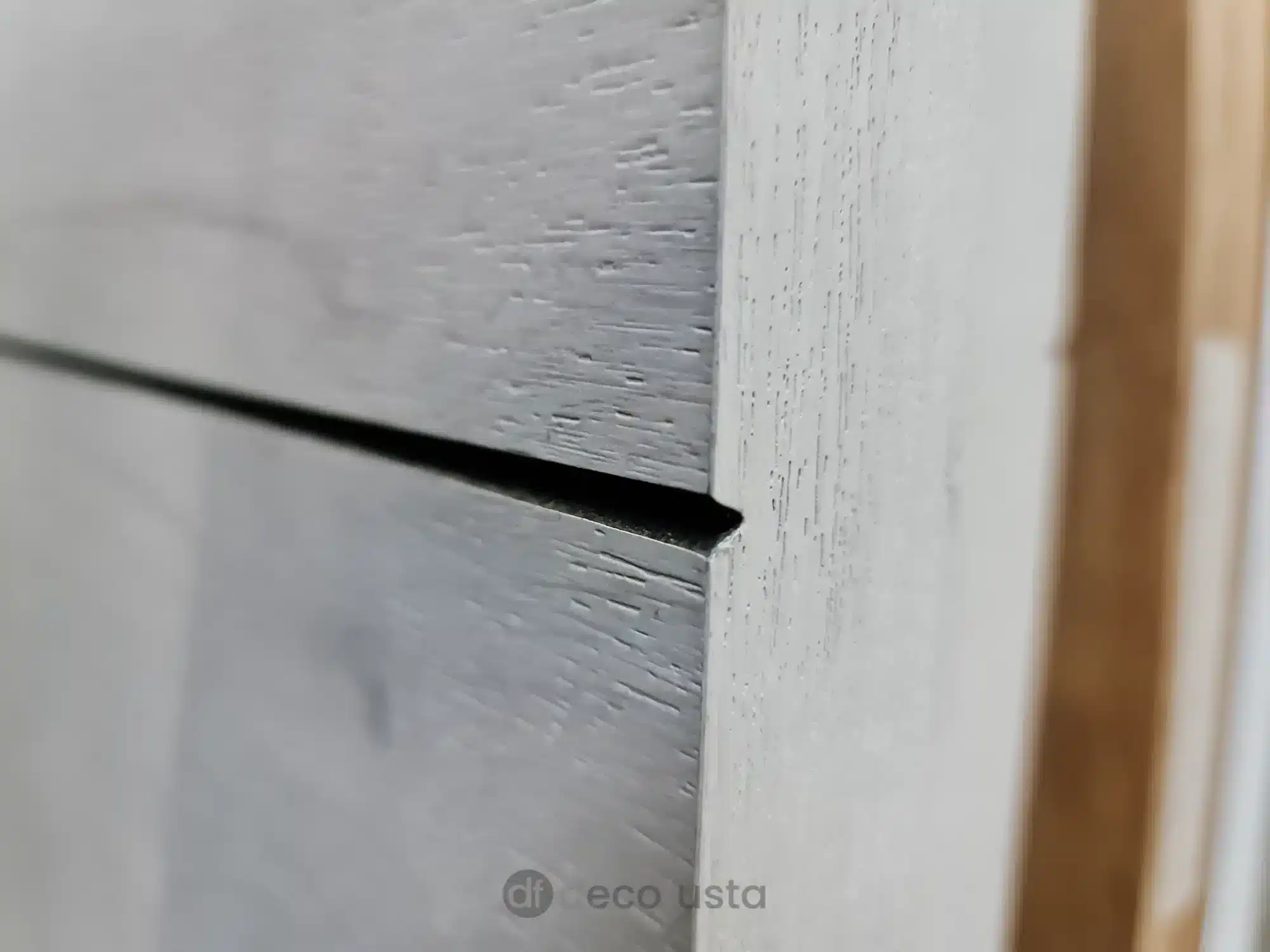 Puerta laminada con ranura en negro