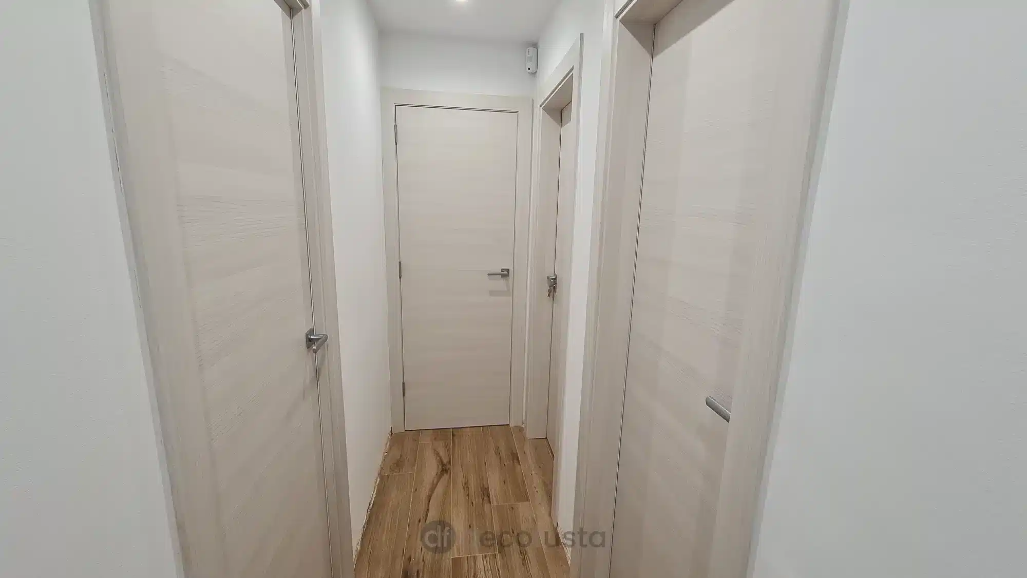 Puerta laminada Fresno Eslovenia