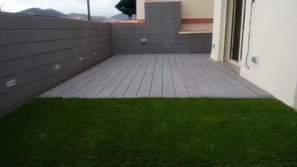 Tarima tecnológica con cesped